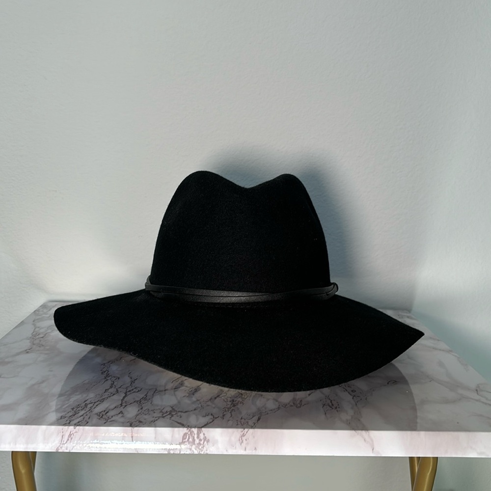 Black wool hat with black band